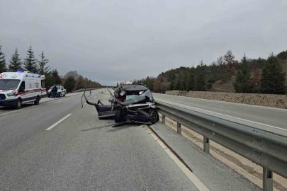 Otomobil tıra arkadan çarptı, 5 kişi yaralandı