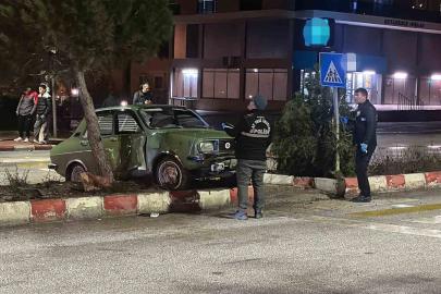 Otomobil yayalara çarptı: 3 yaralı