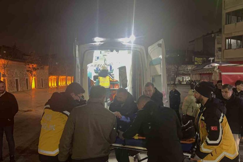 Otomobile çarpan scooter sürücüsü yaralandı