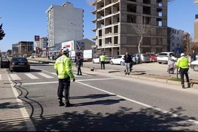 Otomobilin çarptığı çocuk yaralandı