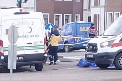 Otomobilin çarptığı motosikletli hayatını kaybetti