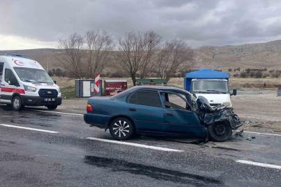 Otomobillerin çarpıştığı kazada sürücülerden biri yaralandı