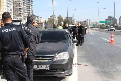 Otoyolda araç içinde sır ölüm: Başından tüfekle vurulmuş halde bulundu