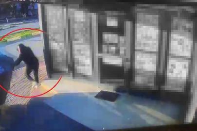 Oturduğu yerde aracın altında kalmaktan saniyelerle ile kurtuldu, o anlar güvenlik kamerasına yansıdı