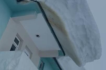 Ovacık’ta bina çatılarında sarkan kar kütleleri hayrete düşürdü