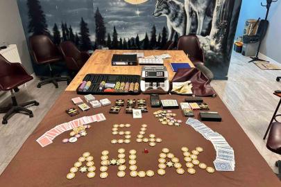 Özel davetiyeli poker masasına emniyet operasyonu: 18 kişiye toplam 208 bin lira ceza