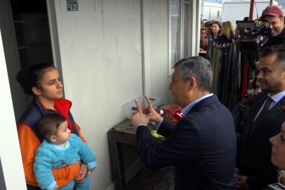 Özgür Özel Osmaniye’de depremzedelerle bir araya geldi