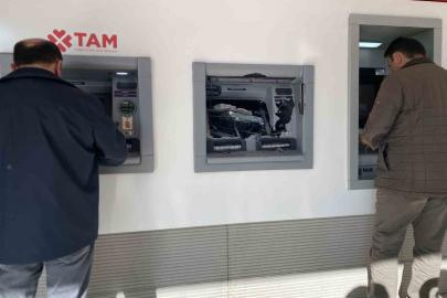 Para çekemediği ATM’yi balyozla parçaladı