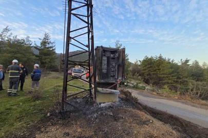 Patlayan elektrik trafosu alev aldı
