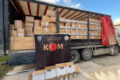 Polis 6 milyon 500 bin adet kaçak boş makaron ele geçirdi