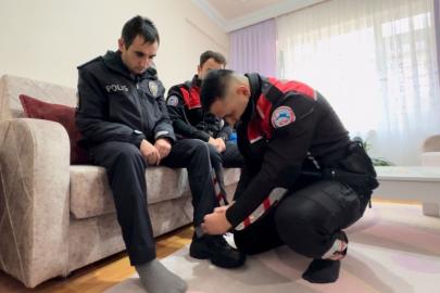 Polis sevdalısı engelli genç üniforma ile devriye görevine katıldı