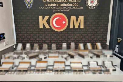 Polisten işyeri ve depoya kaçak makaron baskını