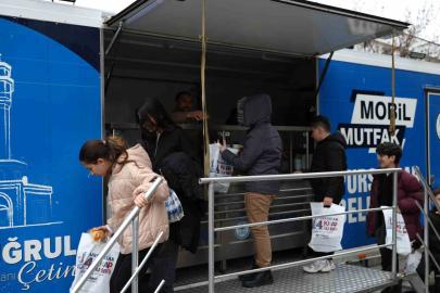 Pursaklar 4.Kitap Günleri’nde vatandaşlara çorba ikramı