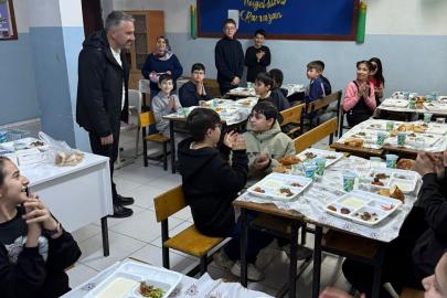 Pursaklar Belediye Başkanı Çetin, öğrencilerle iftar yaptı
