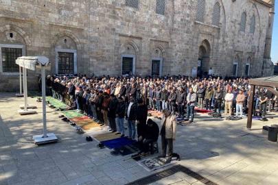 Ramazan’ın ilk Cuma’sı Ulucami doldu taştı