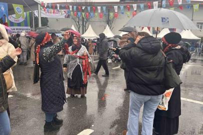 Sağanak yağışa aldırış etmeyen Ümraniyeliler Hamsi Festivali’nde buluştu