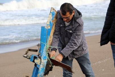 Sahilde 2 gün önce cansız bedeni bulunan balıkçının teknesi de aynı karaya vurdu