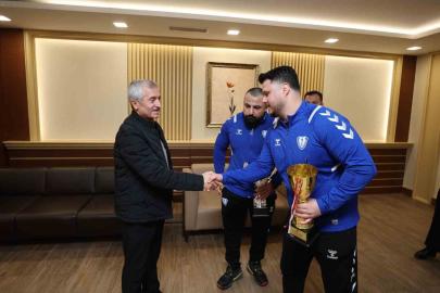 Şahinbey’in şampiyon güreşçilerinden büyük başarı