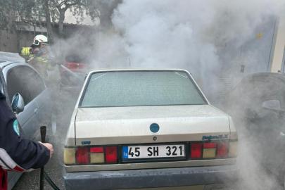 Salihli’de yangın paniği: Park halindeki 2 otomobil yandı
