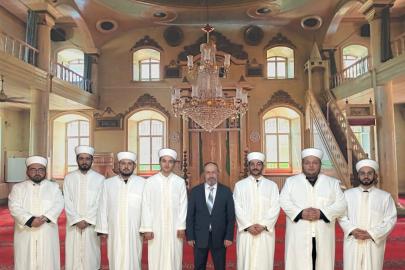 Salihli’ye atanan din görevlileri cübbe giydi