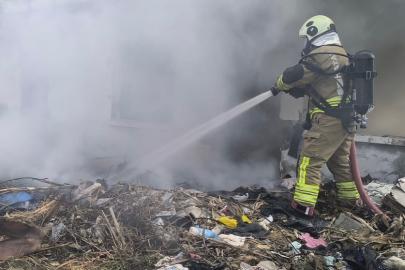 Samandağ’da metruk bina yangını