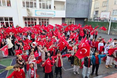 Samsun’da 253 bin öğrenci "Bayrak Sevgisi" temasıyla ders başı yaptı