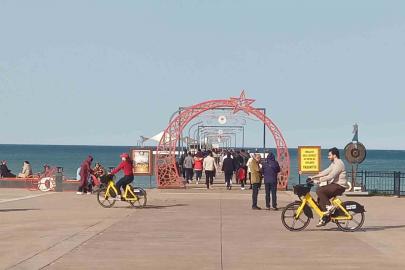 Samsun’da yalancı bahar: Vatandaşlar sahile akın etti