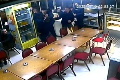 Saniye saniye kameraya yansıyan bıçaklı kavga, kız arkadaş meselesi yüzünden çıkmış