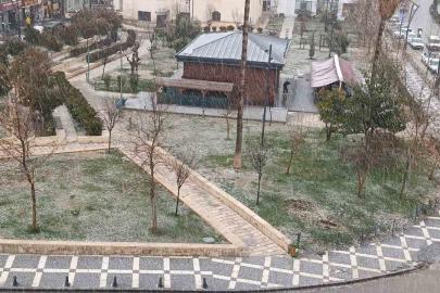 Şanlıurfa’da dolu yağışı sürücülere zor anlar yaşattı