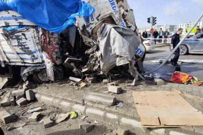 Şanlıurfa’da freni patlayan kamyon araçların arasına daldı: 1 ölü, 3 yaralı