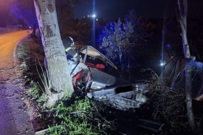 Şarampole devrilen otomobil hurdaya döndü