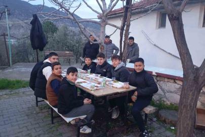 Sarıcakaya Müftüsü Altunbaş, Mayıslar Mahallesi’nde iftar sofrasına konuk oldu