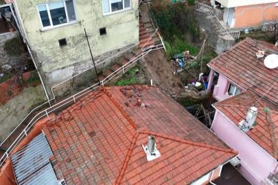 Sarıyer’de 4 binadaki 31 vatandaş tahliye edildi, çöken merdiven havadan görüntülendi