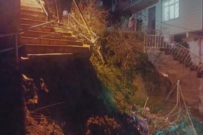 Sarıyer’de yağış nedeniyle bina yanındaki merdivenler çöktü: Mahalleli sokağa döküldü