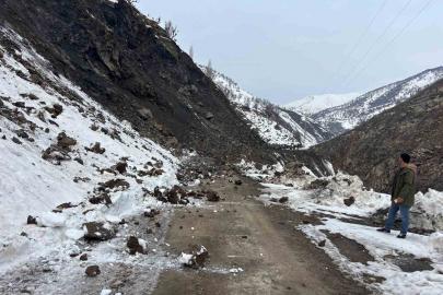 Sason’da heyelanlar vatandaşları tedirgin ediyor