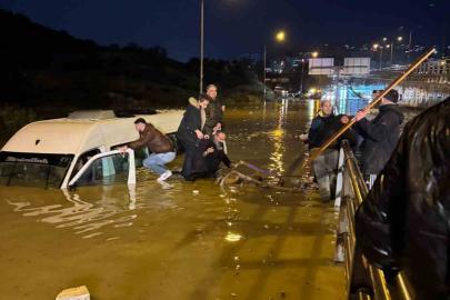 Sele kapılan minibüste can pazarı