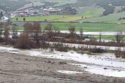 Selendi’de çay ve dereler taştı