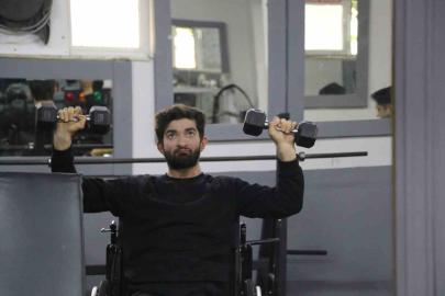 Serebral palsi hastası genç sporla hayata tutundu