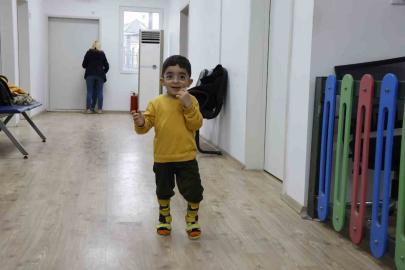 Serebral palsili Eren’in ailesine umut olan ilk adımları yüzleri güldürdü