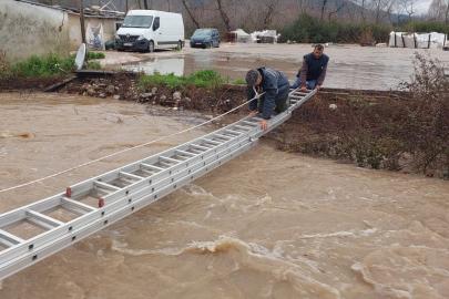 Seydikemer’de mahsur kalan vatandaşları itfaiye ekipleri kurtardı