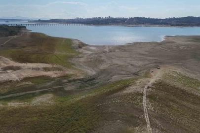 Seyhan Baraj Gölü’ndeki kuraklık ve sonrası dron ile görüntülendi