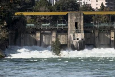 Seyhan Barajı’ndan su tahliyesi sürüyor: Tarlalar su altında kaldı