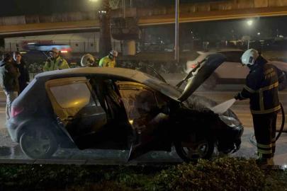 Seyir halindeki otomobil alev aldı, facia kıl payı atlatıldı