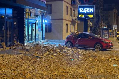 Şiddetli rüzgar binanın duvarını uçurdu