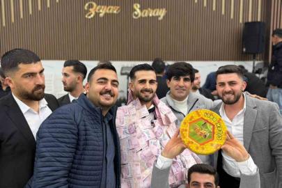 Siirt’te gelin ve damada altın yerine 1 kilo bal takıldı