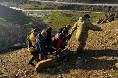 Siirt’te otomobil şarampole yuvarlandı: 1 ölü, 1 yaralı
