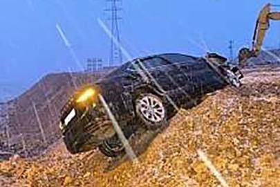 Siirt’te otomobil yol kenarına savruldu, sürücü yaralandı