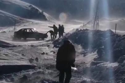 Sincik-Malatya yolunda mahsur kalan araç kurtarıldı