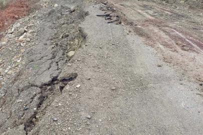 Sinop’ta heyelan sonrası yol ulaşıma açıldı