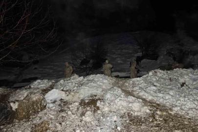 Şırnak’ta dev kayalar köye düştü, 30 hayvan telef oldu